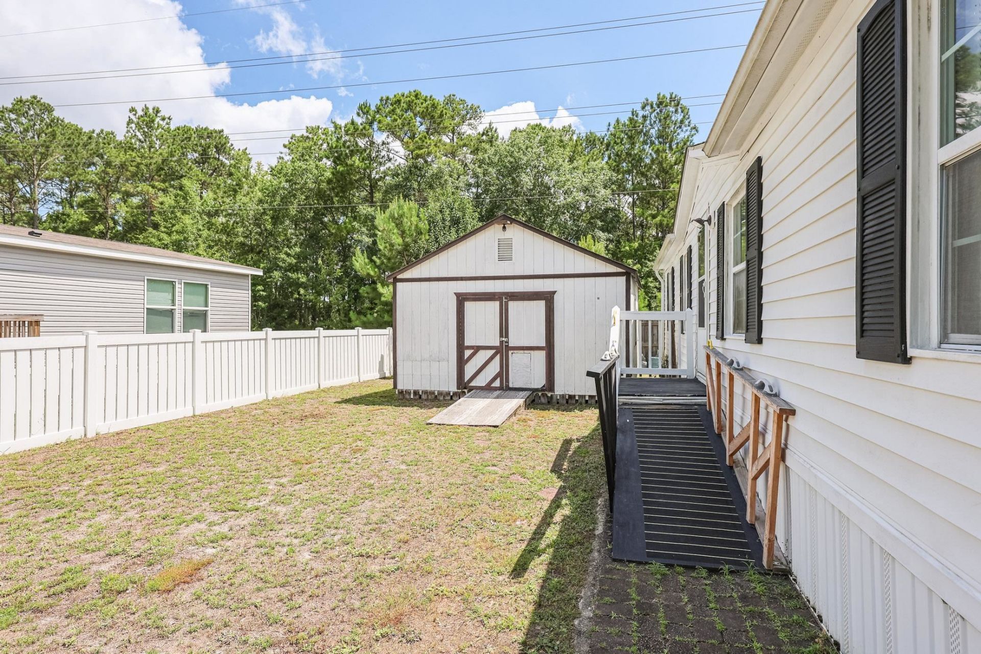 576 Southern Pines Dr. Photo 23