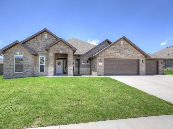 902 Silver Oaks Drive, Carl Junction, MO 64834