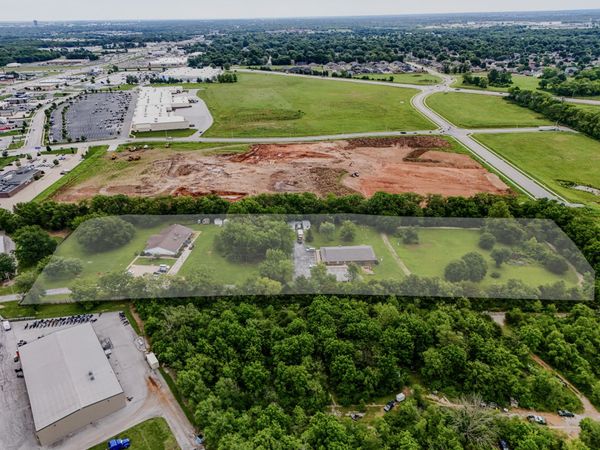 3992 W Sunshine Street , Springfield, MO 65807