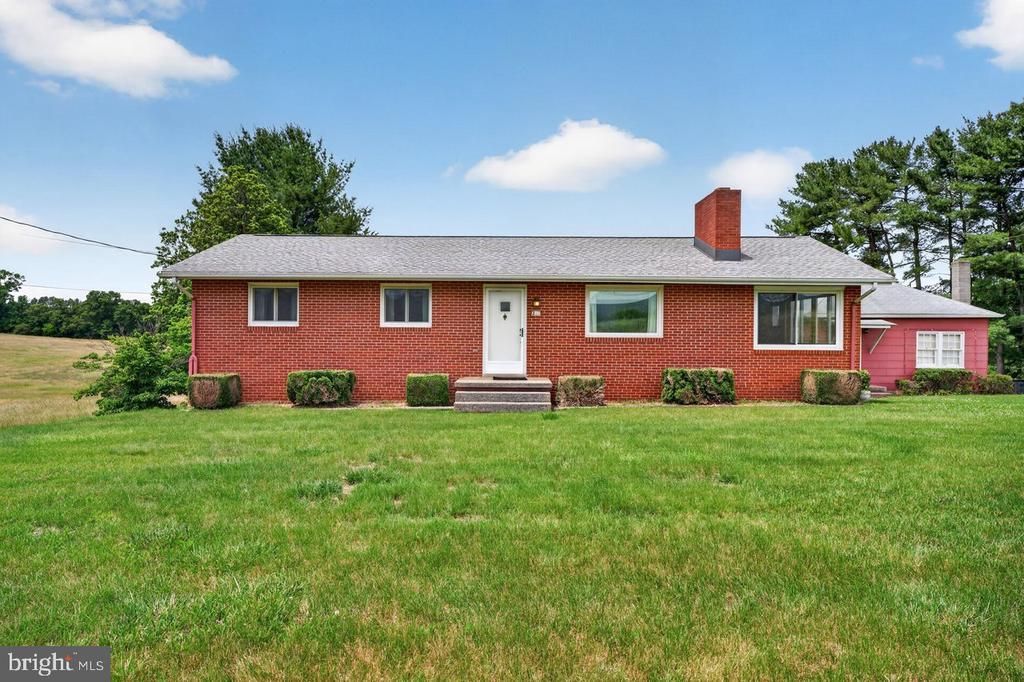 399 Whispering Hill Road, Luray, VA 22835 Main Photo