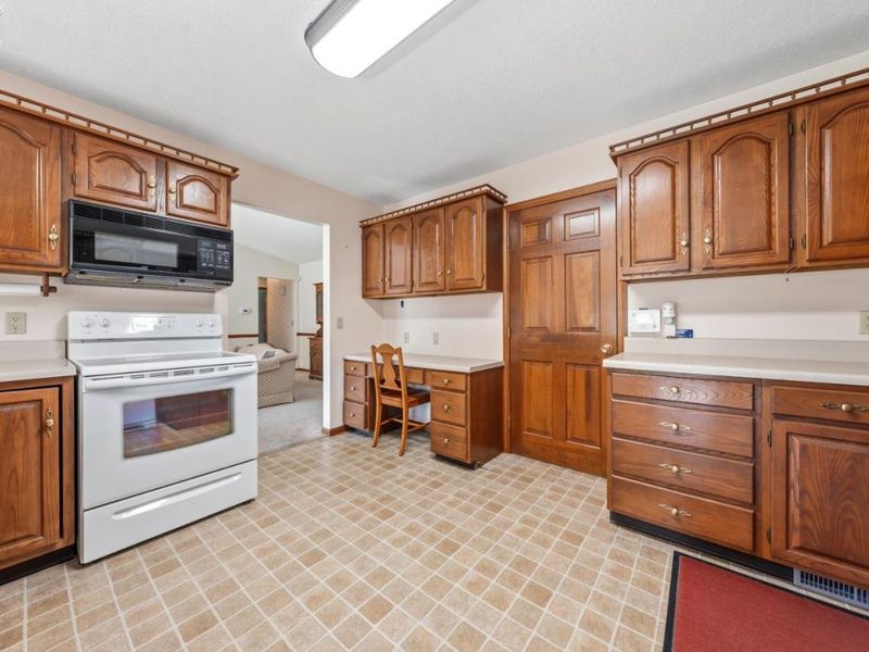 129 Wisteria Drive, Fremont, OH 43420 Photo 12