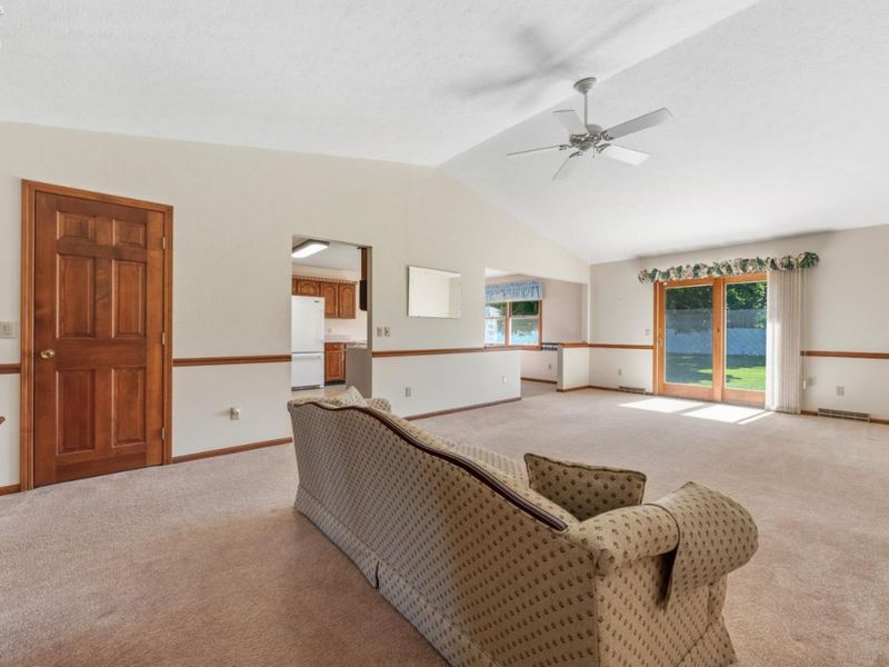 129 Wisteria Drive, Fremont, OH 43420 Photo 5