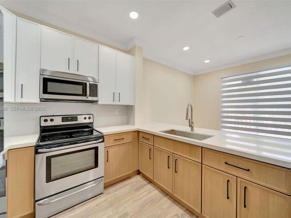 17620 NW 73rd Ave , Unit 205-17, Hialeah, FL 33015