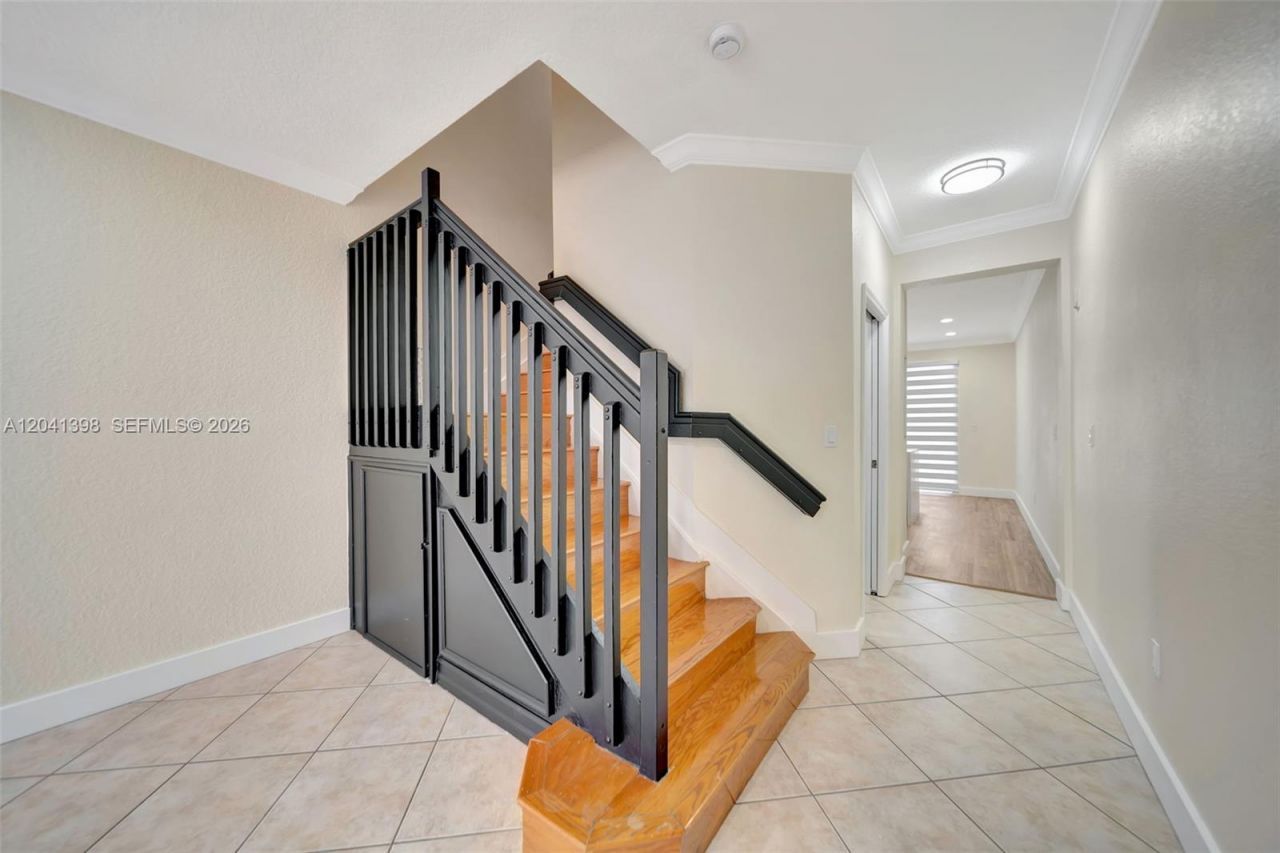 17620 NW 73rd Ave, Unit 205-17, Hialeah, FL 33015 Photo