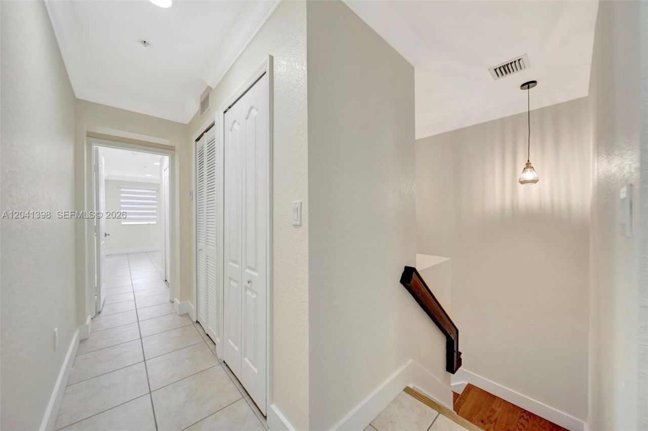 17620 NW 73rd Ave, Unit 205-17, Hialeah, FL 33015 Photo