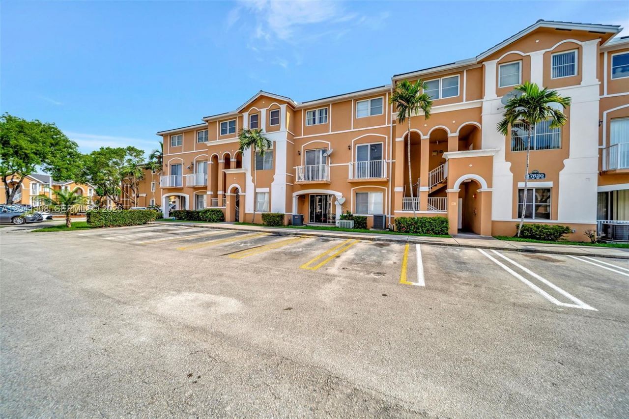 17620 NW 73rd Ave, Unit 205-17, Hialeah, FL 33015 Photo