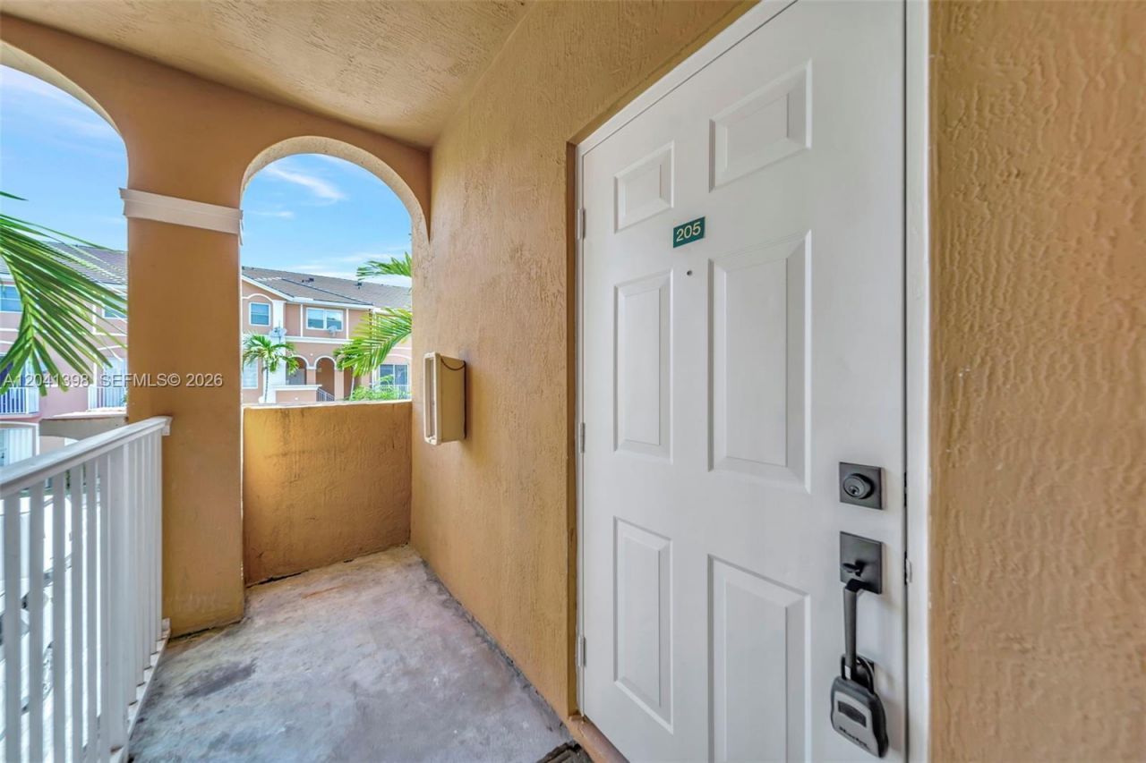 17620 NW 73rd Ave, Unit 205-17, Hialeah, FL 33015 Photo