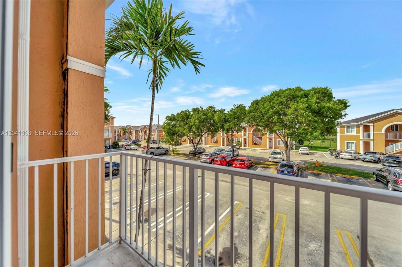 17620 NW 73rd Ave, Unit 205-17, Hialeah, FL 33015 Photo