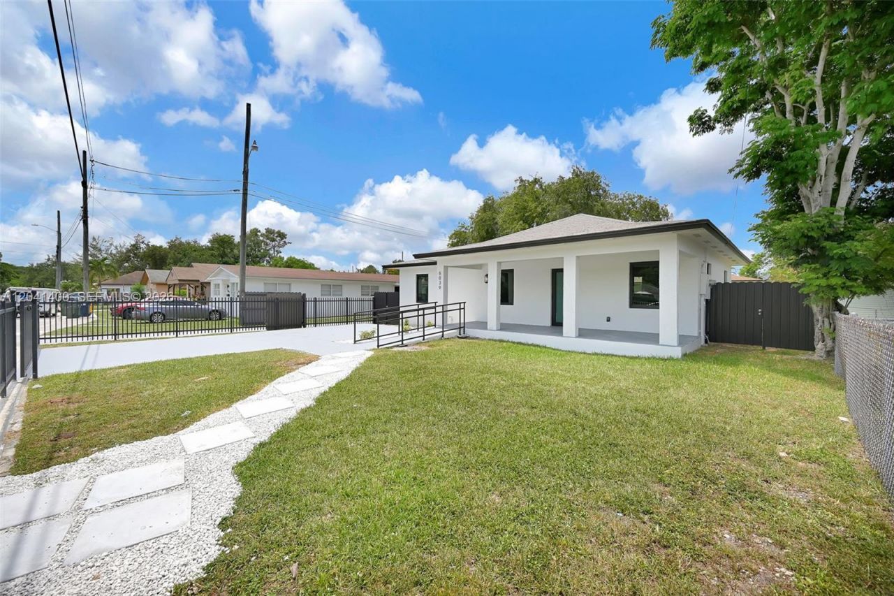 6039 SW 63rd Ter , South Miami, FL 33143 Photo