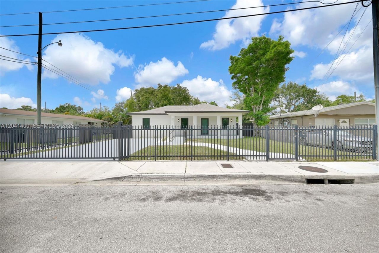 6039 SW 63rd Ter , South Miami, FL 33143 Photo