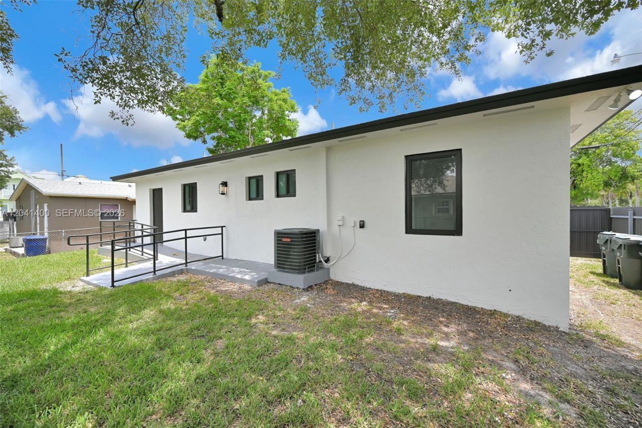 6039 SW 63rd Ter , South Miami, FL 33143 Photo