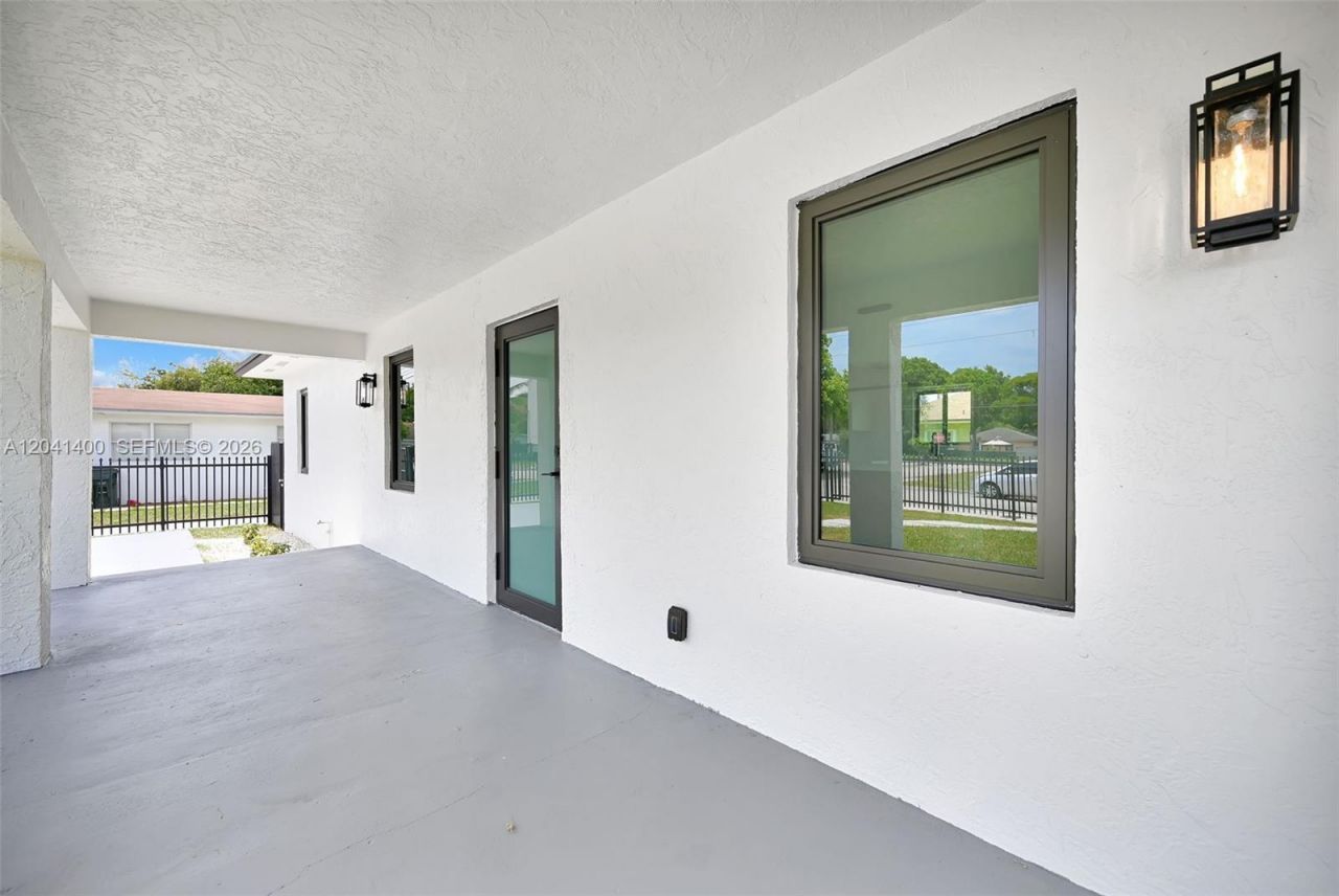 6039 SW 63rd Ter , South Miami, FL 33143 Photo