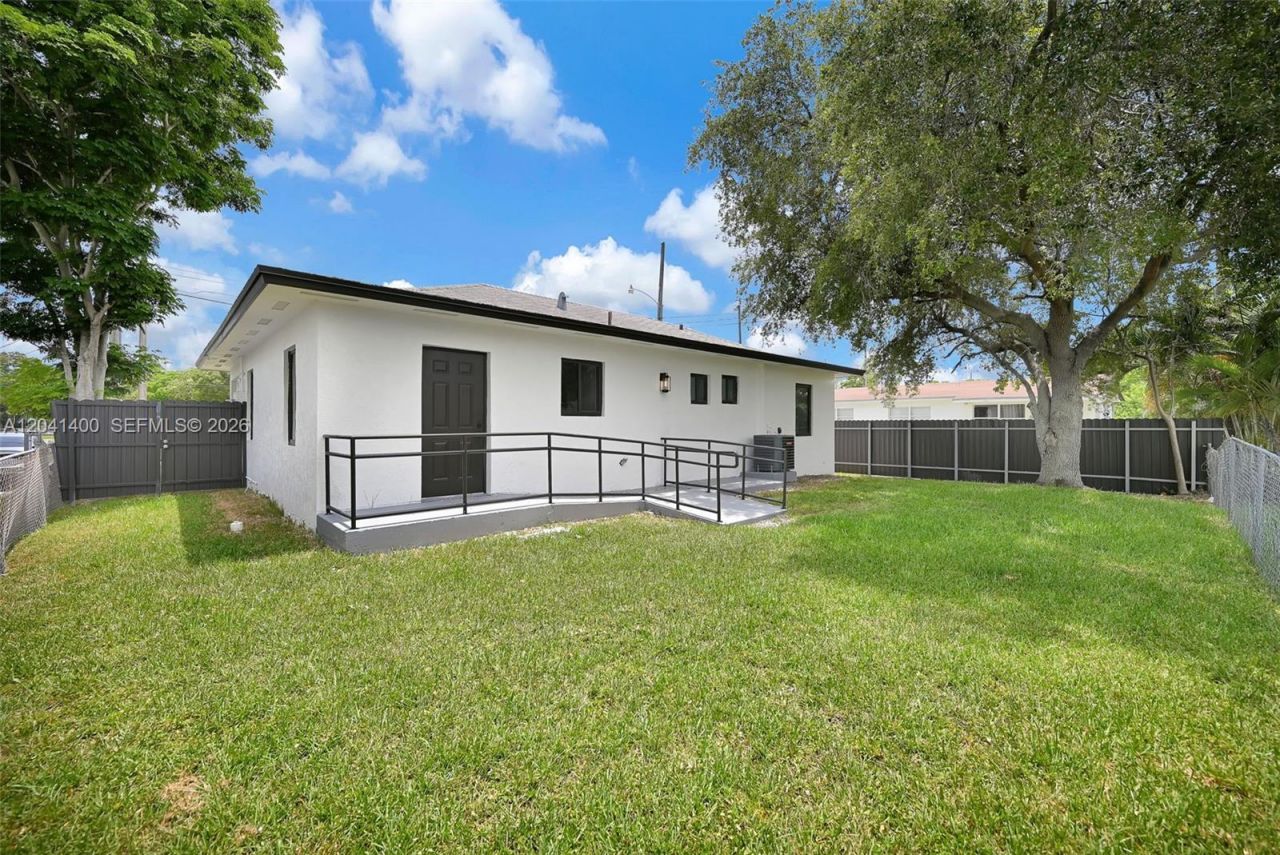 6039 SW 63rd Ter , South Miami, FL 33143 Photo