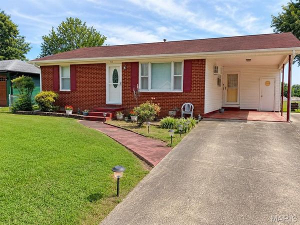 915 W St Francis St Street , Dexter, MO 63841