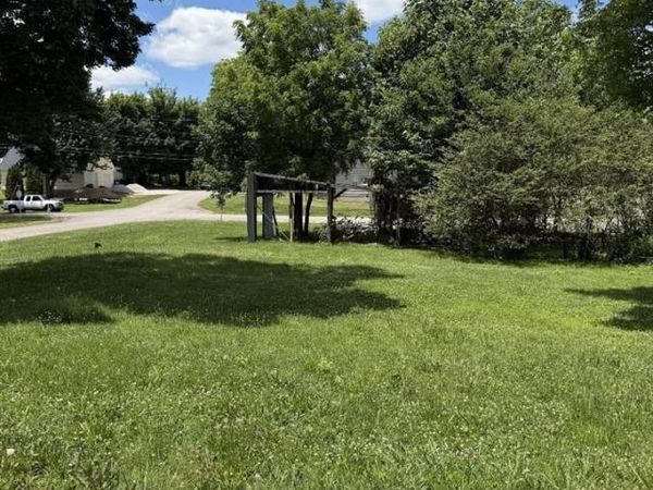 201 Quigley Street , Cave City, KY 42127
