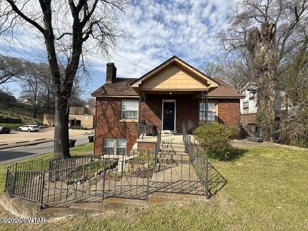 202 College Street , Dyersburg, TN 38024