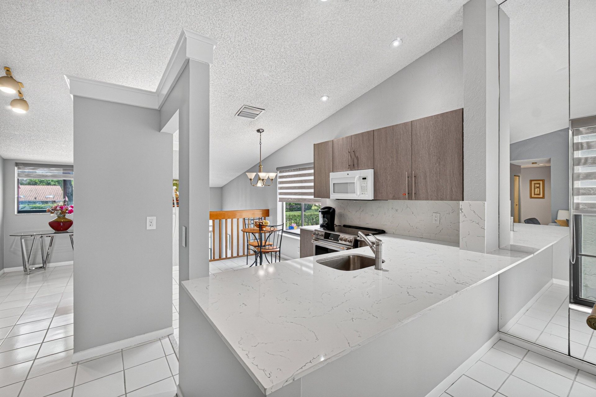 10223 N Circle Lake Drive, Unit 201, Boynton Beach, FL 33437 Photo