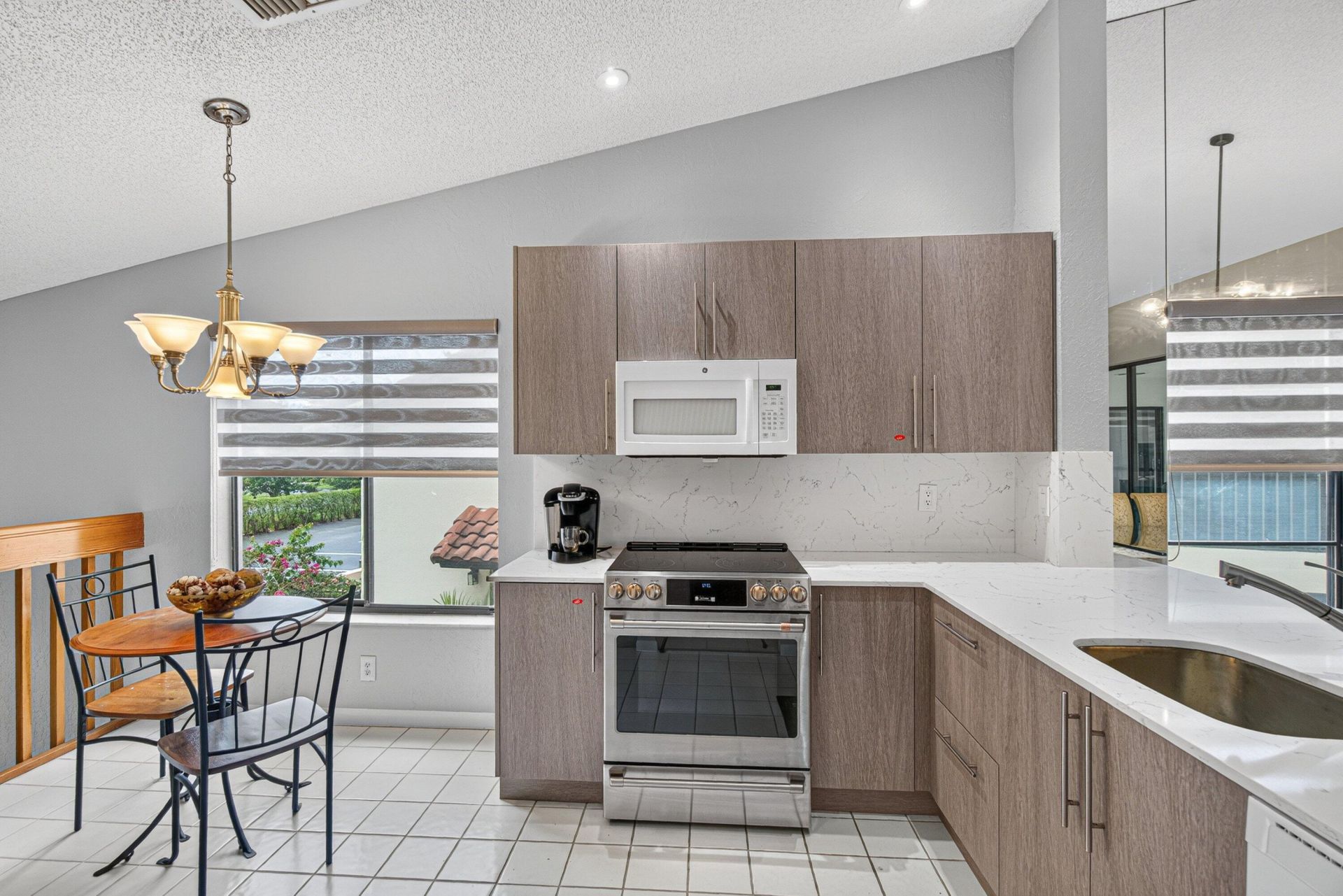 10223 N Circle Lake Drive, Unit 201, Boynton Beach, FL 33437 Photo