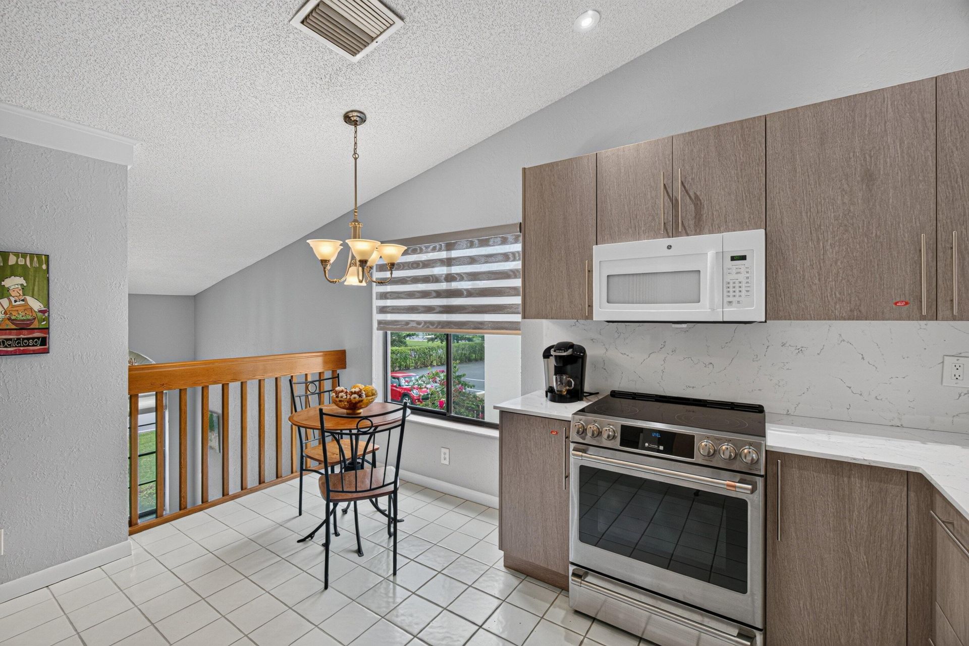 10223 N Circle Lake Drive, Unit 201, Boynton Beach, FL 33437 Photo