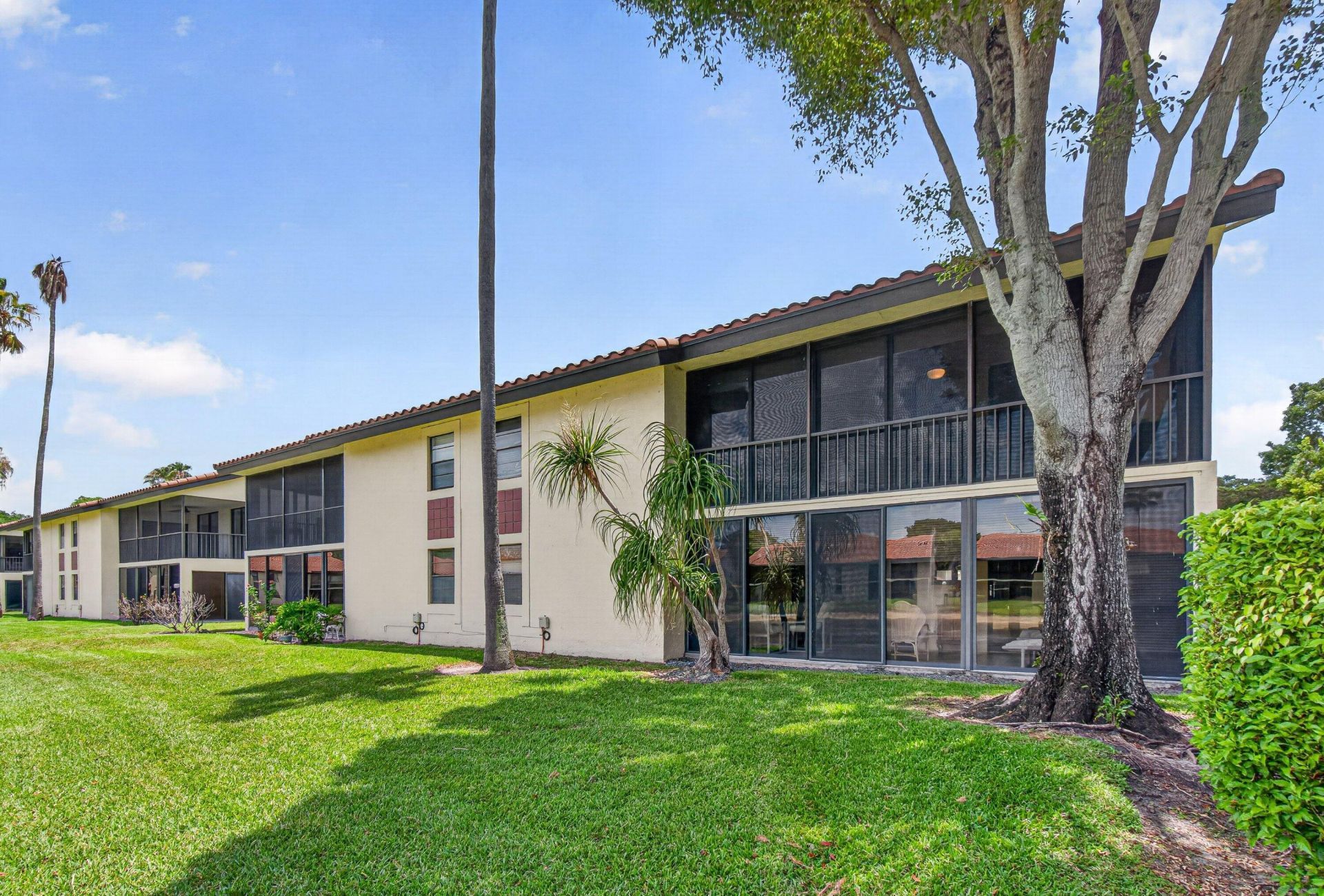 10223 N Circle Lake Drive, Unit 201, Boynton Beach, FL 33437 Photo