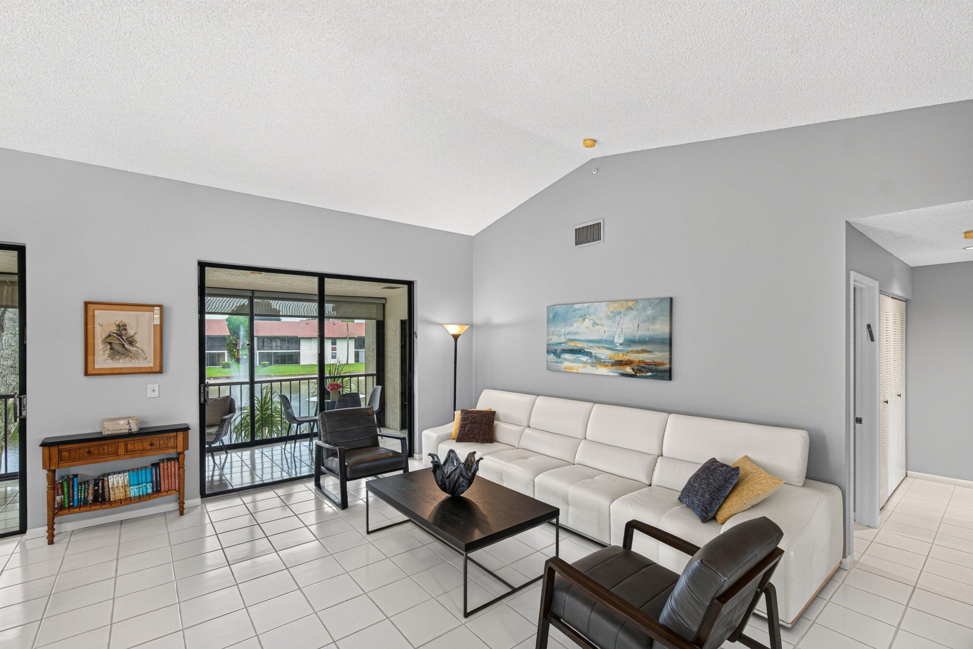 10223 N Circle Lake Drive, Unit 201, Boynton Beach, FL 33437 Photo
