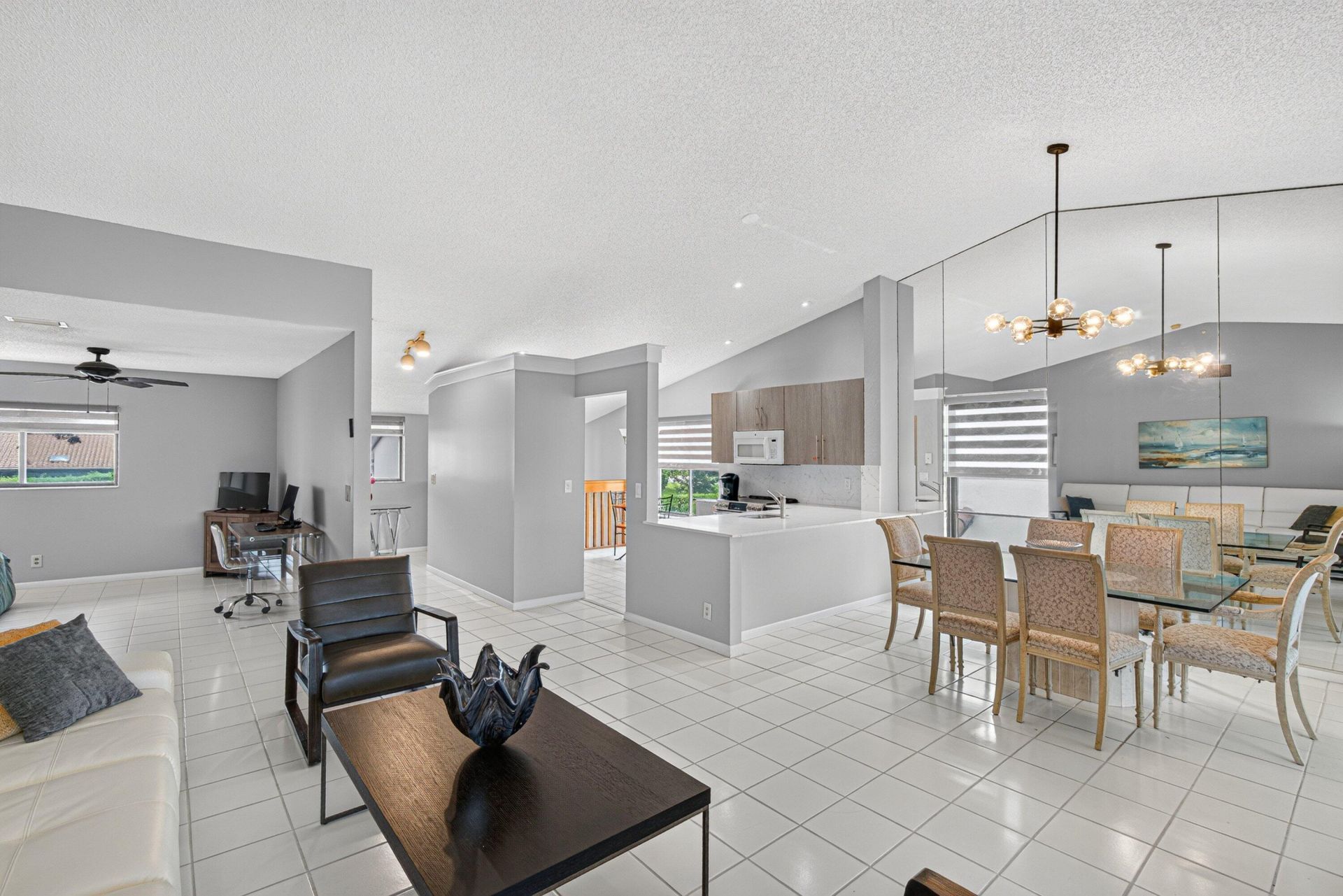 10223 N Circle Lake Drive, Unit 201, Boynton Beach, FL 33437 Photo
