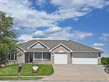 2005 Hedgeapple Circle, Plattsmouth, NE 68048