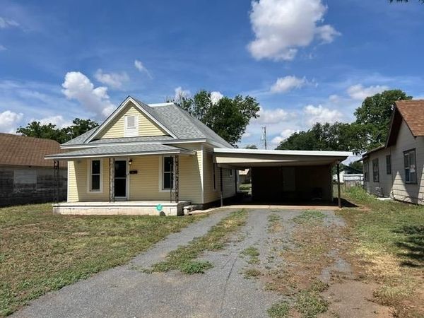 209 N Stephens Street, Hobart, OK 73651