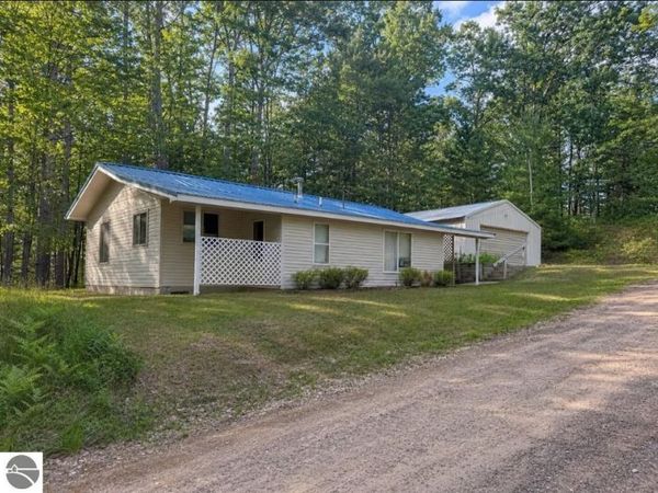 14054 Pointe Road W, Atlanta, MI 49709
