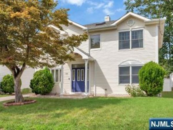 54 Parkway, ROCHELLE PARK, NJ 07662