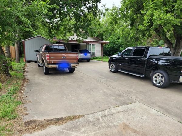 810 S Sherman Street, Ennis, TX 75119