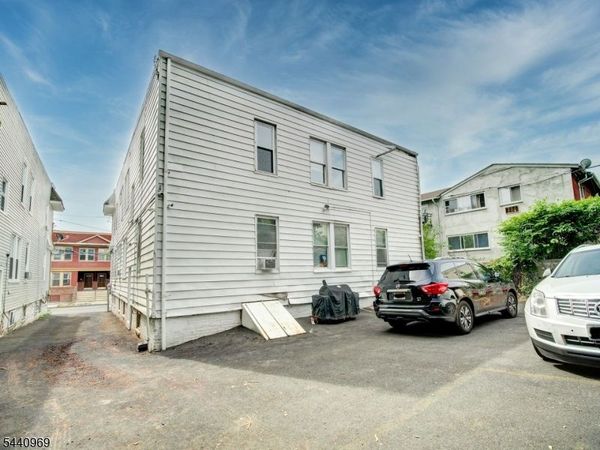 143 Huntington Ter, Unit 2R, Newark, NJ 07112