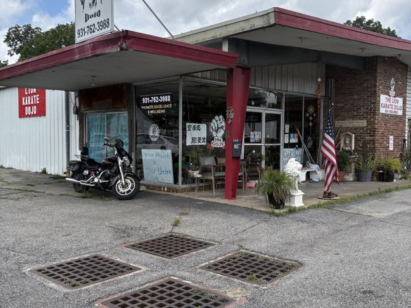 301 N Locust Ave , Lawrenceburg, TN 38464