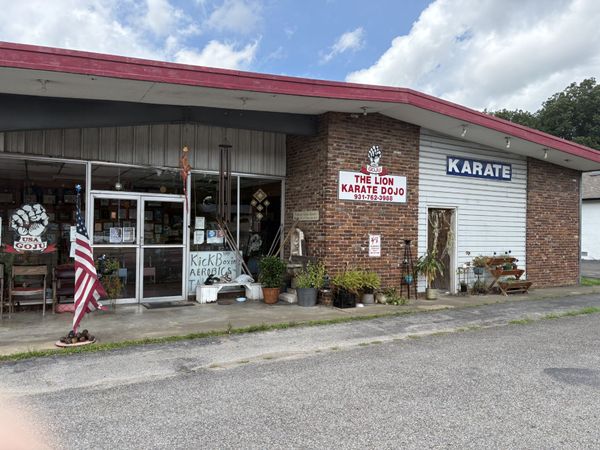301 N Locust Ave , Lawrenceburg, TN 38464