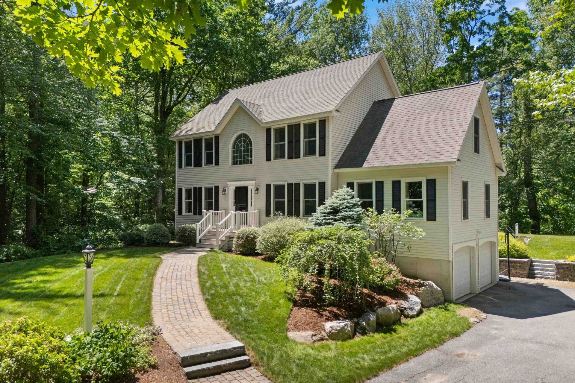 7 Premier Drive, Londonderry, NH 03053 Main Photo