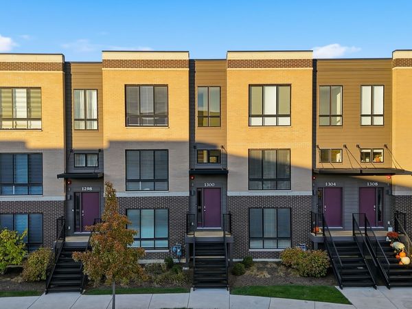 1300 Catalina Court , Schaumburg, IL 60173