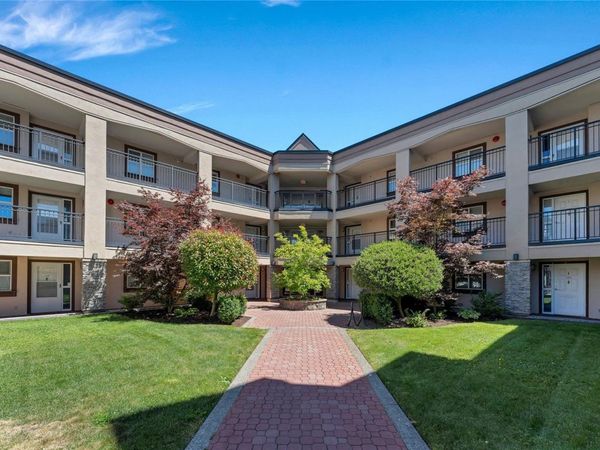 3969 Shelbourne St, Unit #209, Saanich, BC V8N 3E1