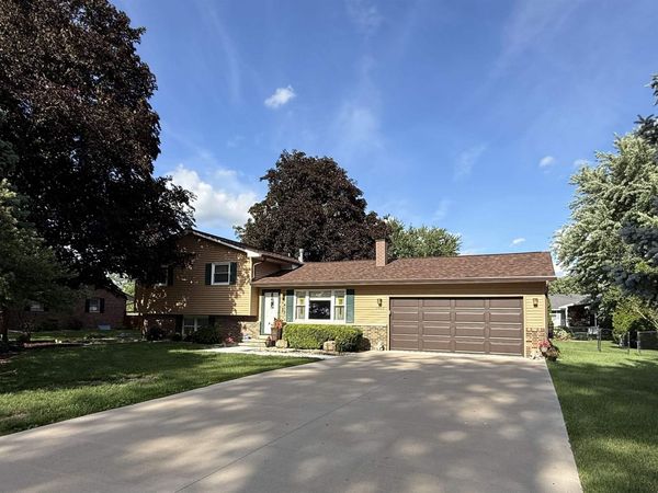 2963 LINCOLN PARK Drive, Galesburg, IL 61401