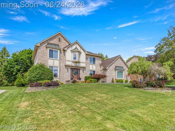 25499 Hunt Club Boulevard, Farmington Hills, MI 48335