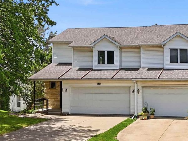 992 22nd Ave, Coralville, IA 52241
