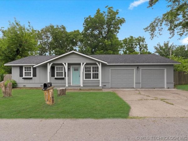 201 SE 7th Street , Pryor, OK 74361