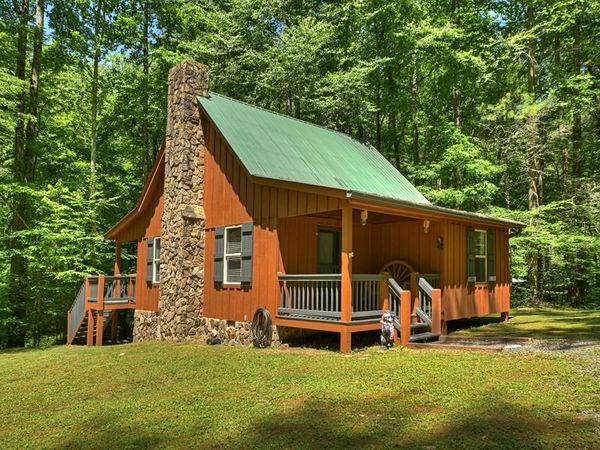 373 Barnes Creek Drive, Ellijay, GA 30540