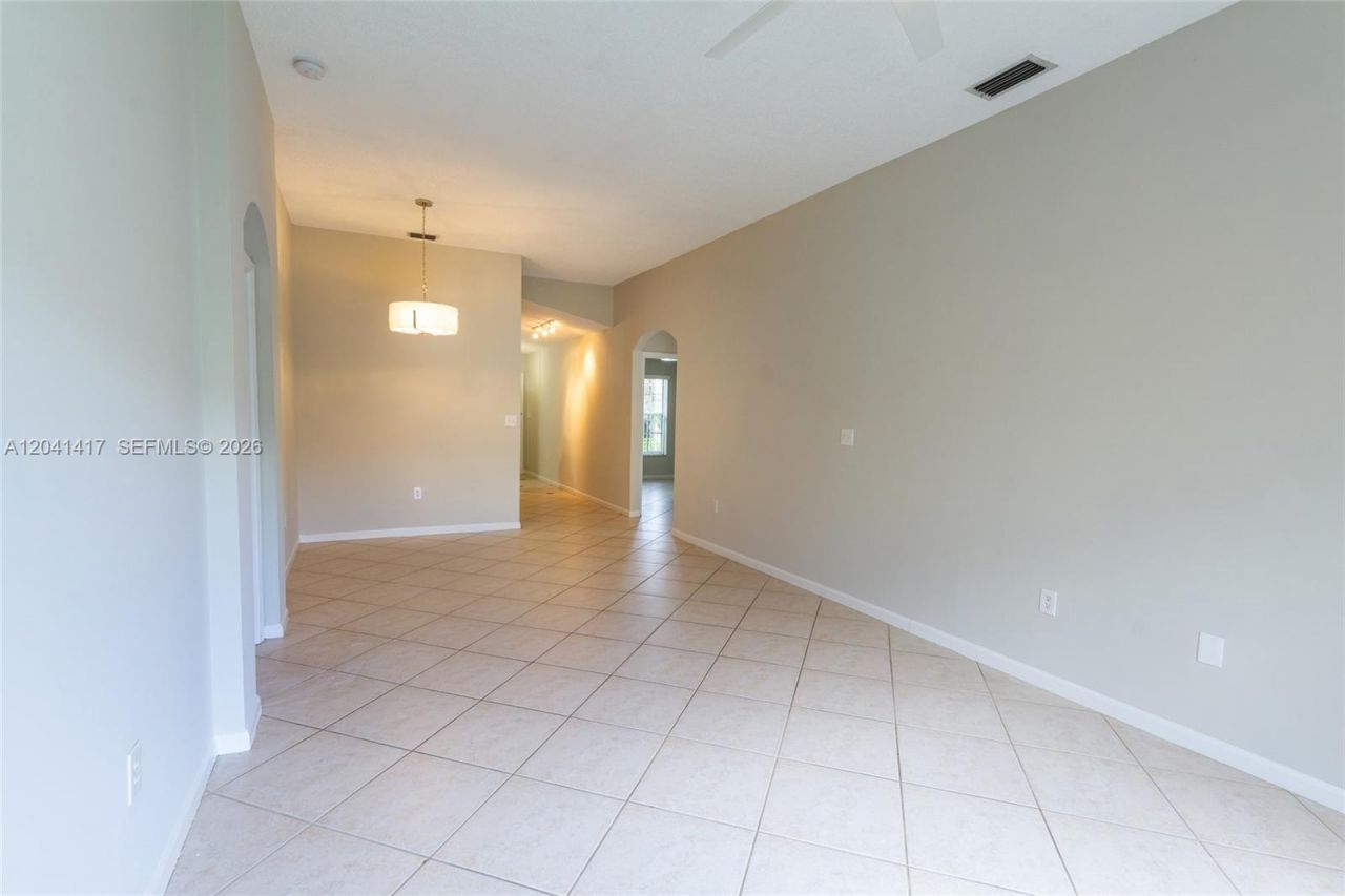 11811 SW 8th St, Pembroke Pines, FL 33025 Photo