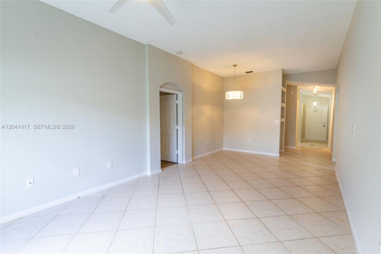 11811 SW 8th St, Pembroke Pines, FL 33025 Photo
