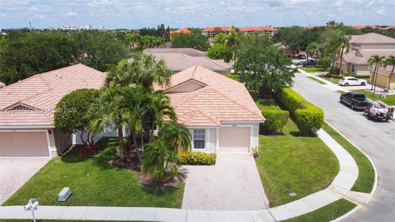11811 SW 8th St, Pembroke Pines, FL 33025 Photo