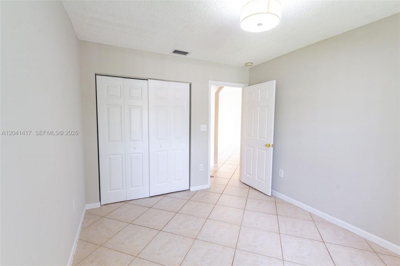 11811 SW 8th St, Pembroke Pines, FL 33025 Photo