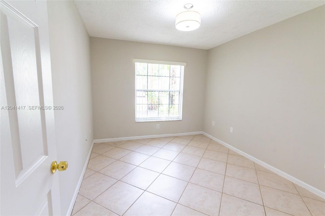 11811 SW 8th St, Pembroke Pines, FL 33025 Photo