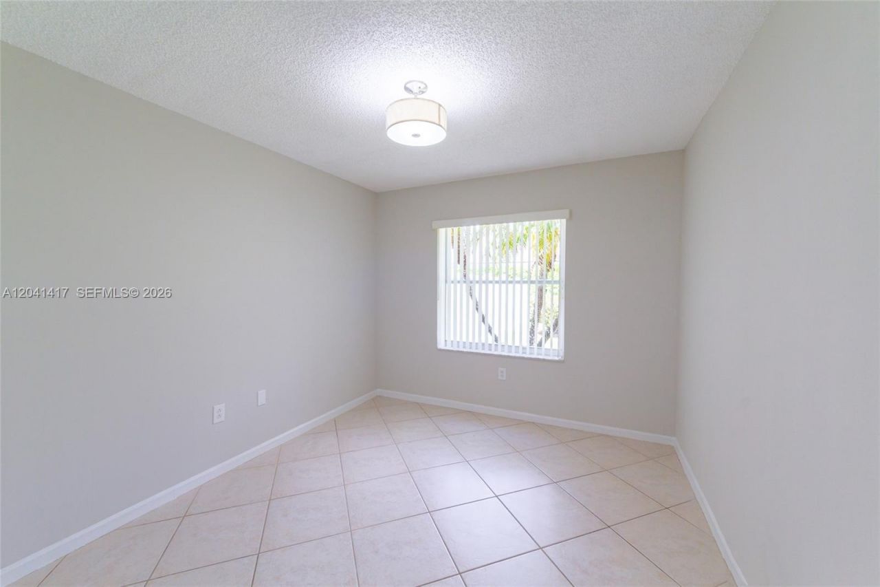 11811 SW 8th St, Pembroke Pines, FL 33025 Photo