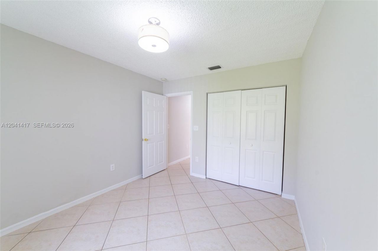 11811 SW 8th St, Pembroke Pines, FL 33025 Photo