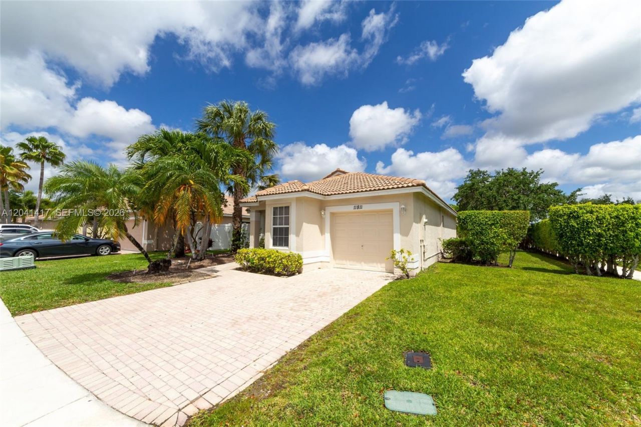 11811 SW 8th St, Pembroke Pines, FL 33025 Photo